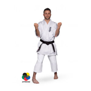 KA 1173"SHODAN" KYOKUSHINKAI KARATEGI | Από υψηλής ποιότητας TERGAL. Μοντέρνο και κομψό σχέδιο. Μακρύ σακάκι με μεγάλα ανοίγματα και στις δύο πλευρές.